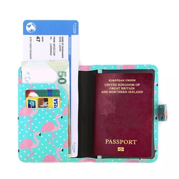 🌟 Host Pick 🌟Flamingo passport holder. - Picture 3 of 4